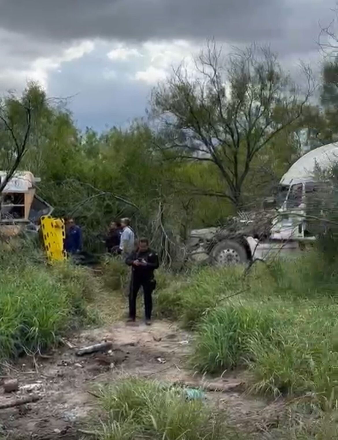 Trailero impacta transporte escolar en la Ribereña; varios estudiantes lesionados en Reynosa.