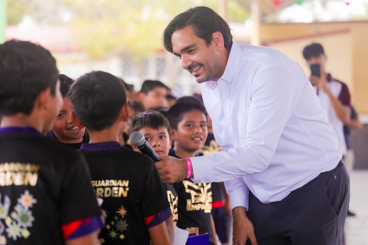 Reconoció Alcalde de Reynosa a Guardianes del Orden en la Escuela Primaria Moctezuma.