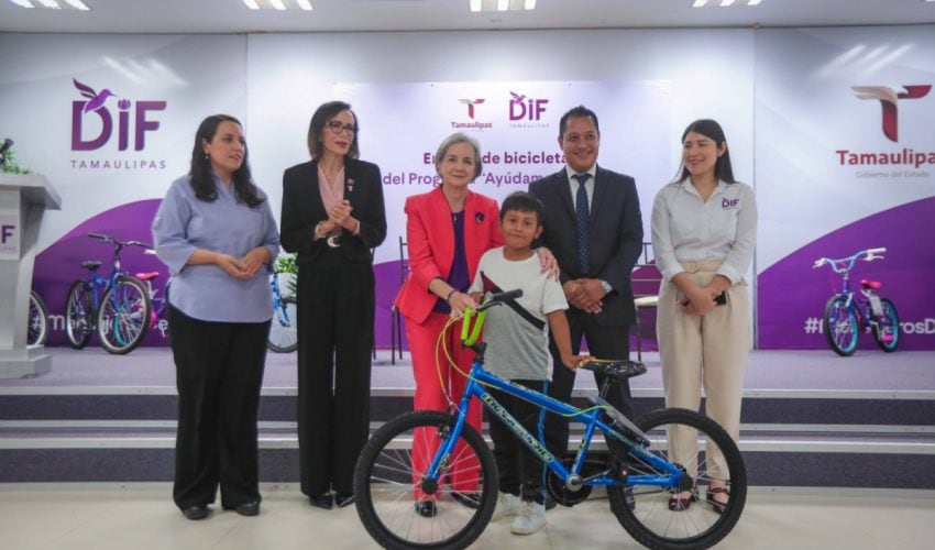 Entregan Gobierno, DIF Tamaulipas y Fundación Telmex Telcel bicicletas del programa “Ayúdame a llegar”.