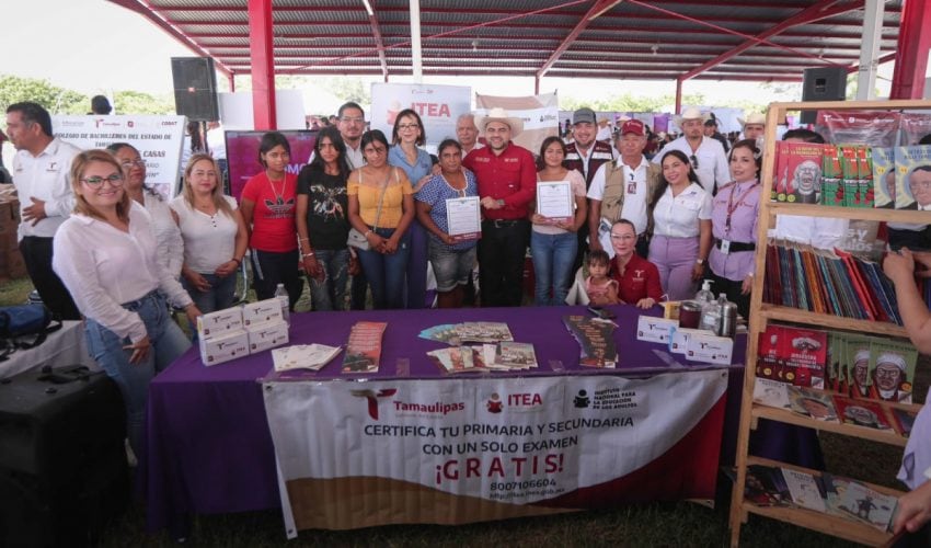 DIF Tamaulipas acerca servicios a familias de Casas con la brigada “Transformando Familias”.