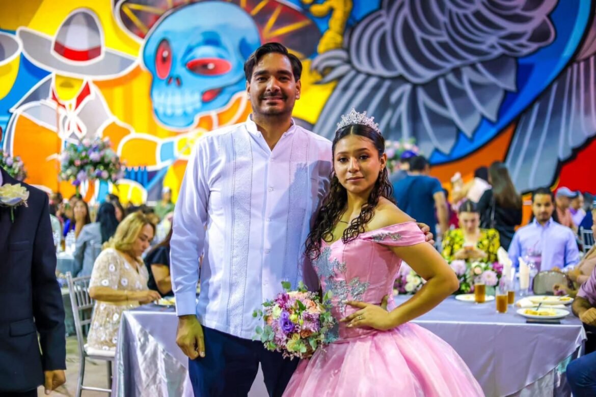Festejó Alcalde de Reynosa a 82 jóvenes y señoritas en “Mis Quince”.