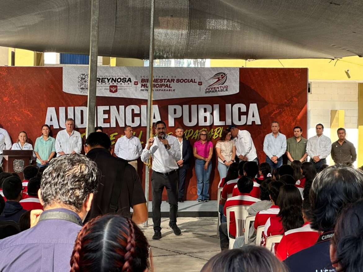 Alcalde de Reynosa plantea eliminar el cobro de titulación ante estudiantes universitarios.