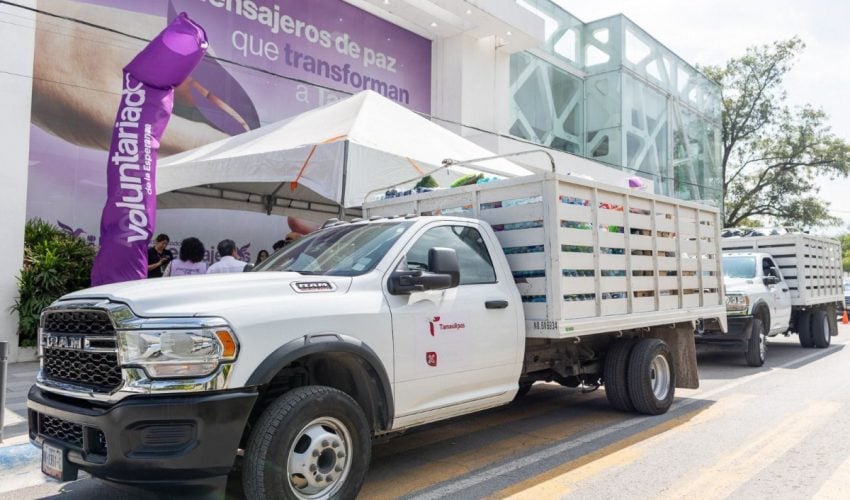 Dona SET 16 toneladas de víveres para afectados por inundaciones en la región huasteca.