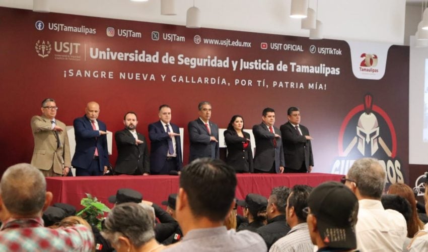 Recib.e Guardia Estatal a 48 nuevos policías de proximidad.