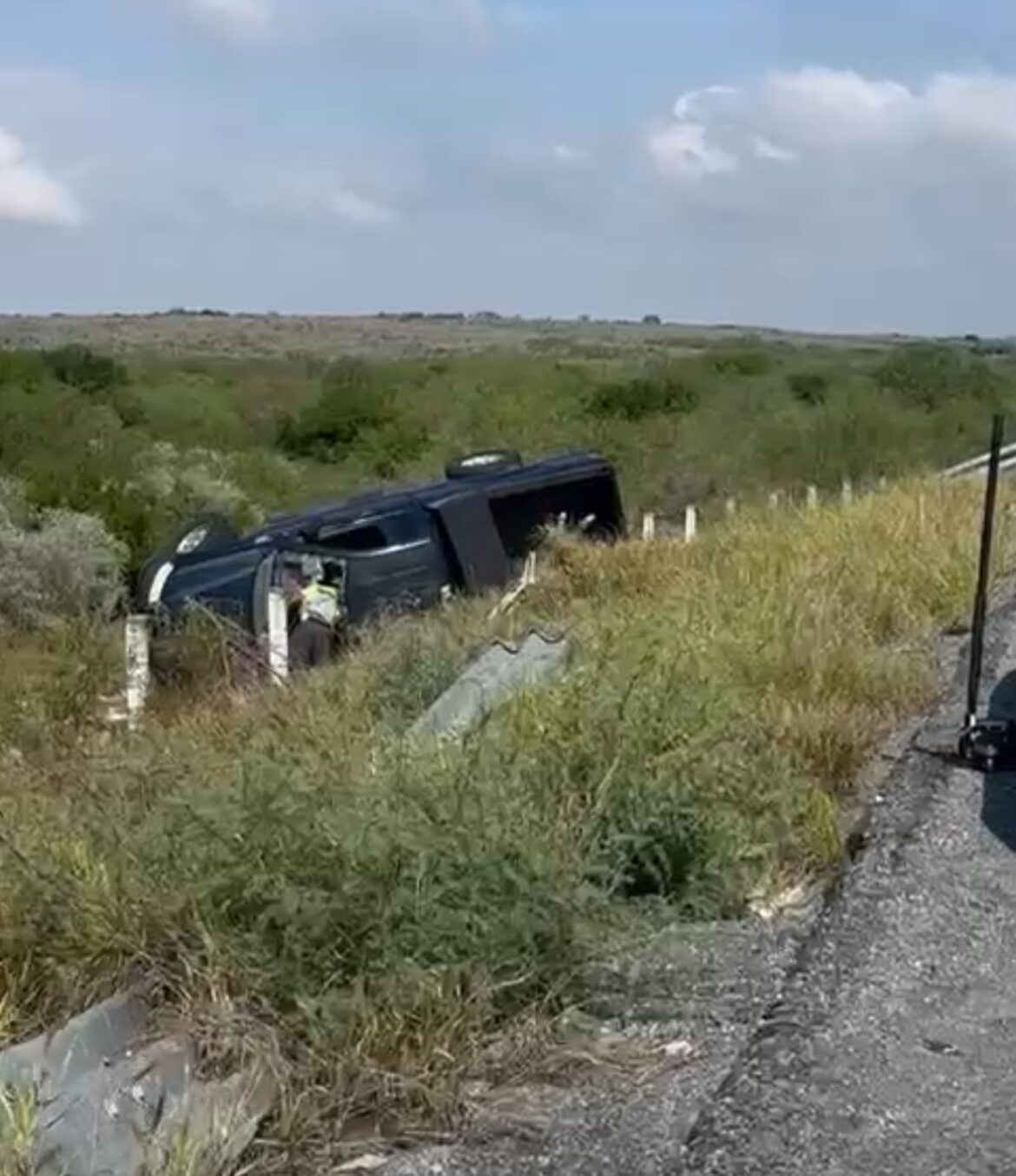 Vuelca pareja de adultos mayores rumbo al puente Anzaldúas