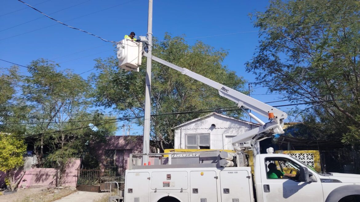 Supervisó Alcalde Carlos Peña Ortiz programa de reparación de alumbrado público