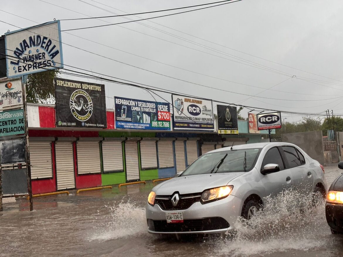 Vialidades afectadas y daños menores tras intensas lluvias en Reynosa.