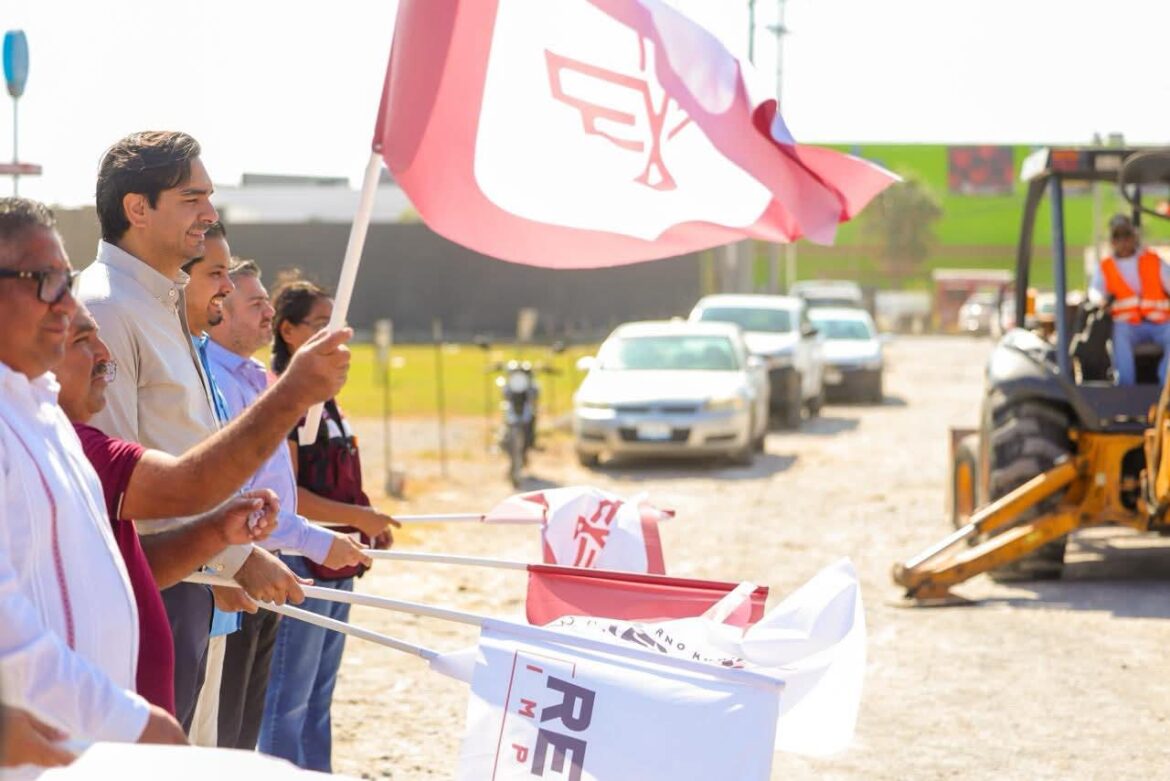 Cumple Gobierno de Carlos Peña Ortiz solicitud de pavimentación en Villas de Esmeralda.