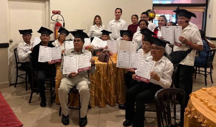 Reconoce ITEA esfuerzo de adultos mayores y brinda nuevas oportunidades de superación.