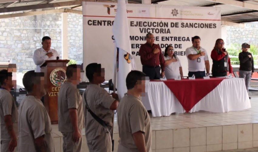 Educación que transforma: PPLs del CEDES Victoria reciben certificados de preparatoria.