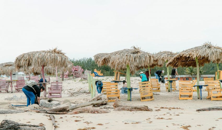 IMPULSA TURISMO LIMPIEZA PERMANENTE DE LAS PLAYAS