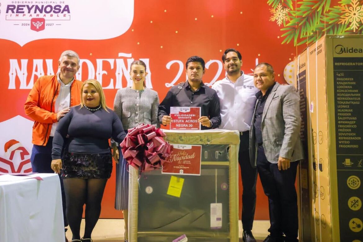 Celebró personal del Gobierno Municipal alegre Posada con el Alcalde Carlos Peña Ortiz.
