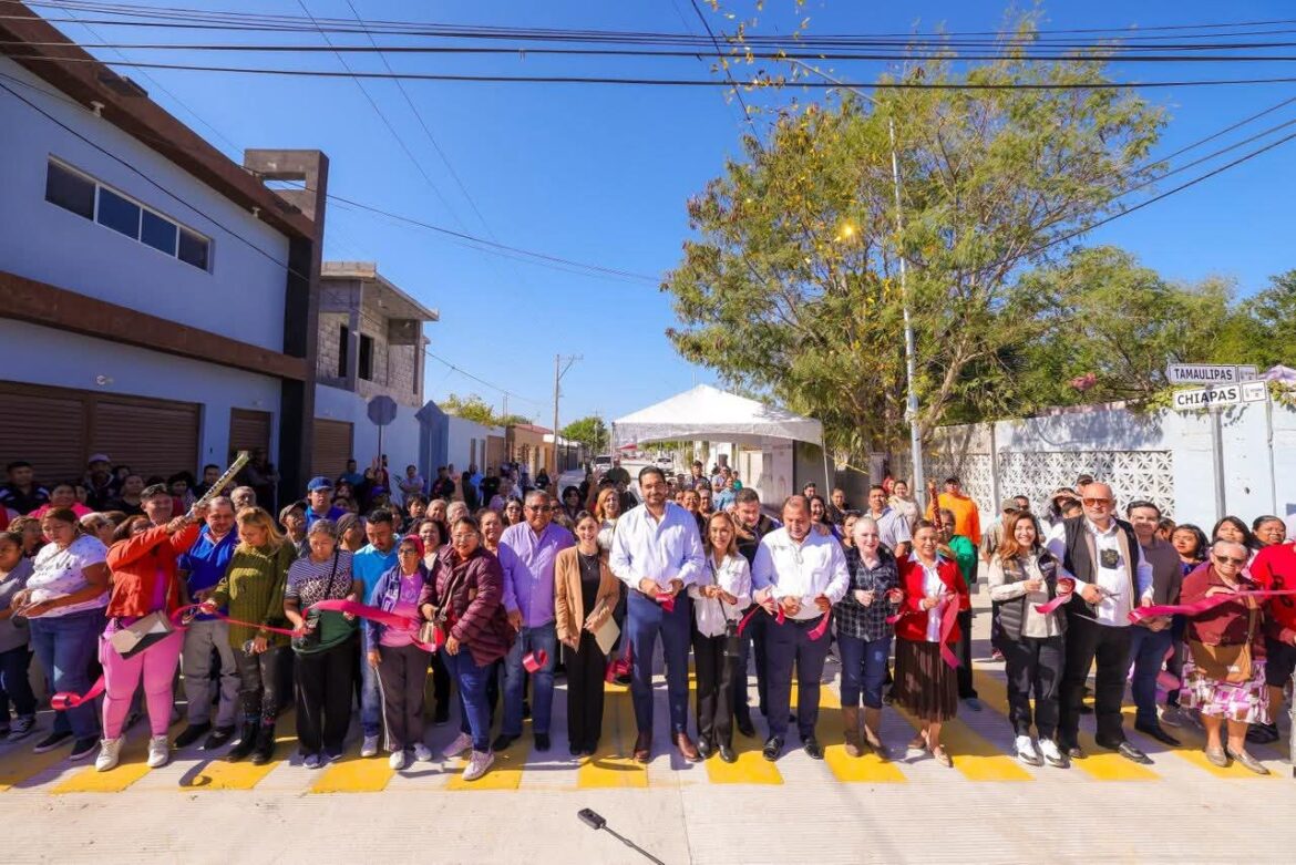 Inauguraron Alcalde y colonos pavimentación hidráulica de la calle Chiapas en la Esfuerzo