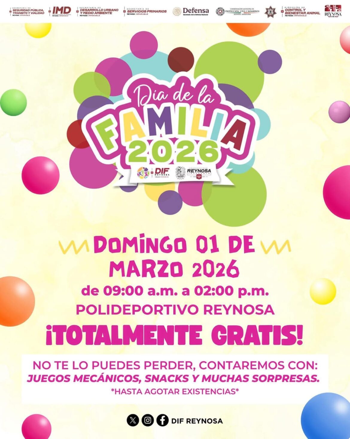 Celebran Carlos Peña Ortiz y Alejandra Yelitza Garza el Día de al Familia en el Polideportivo.